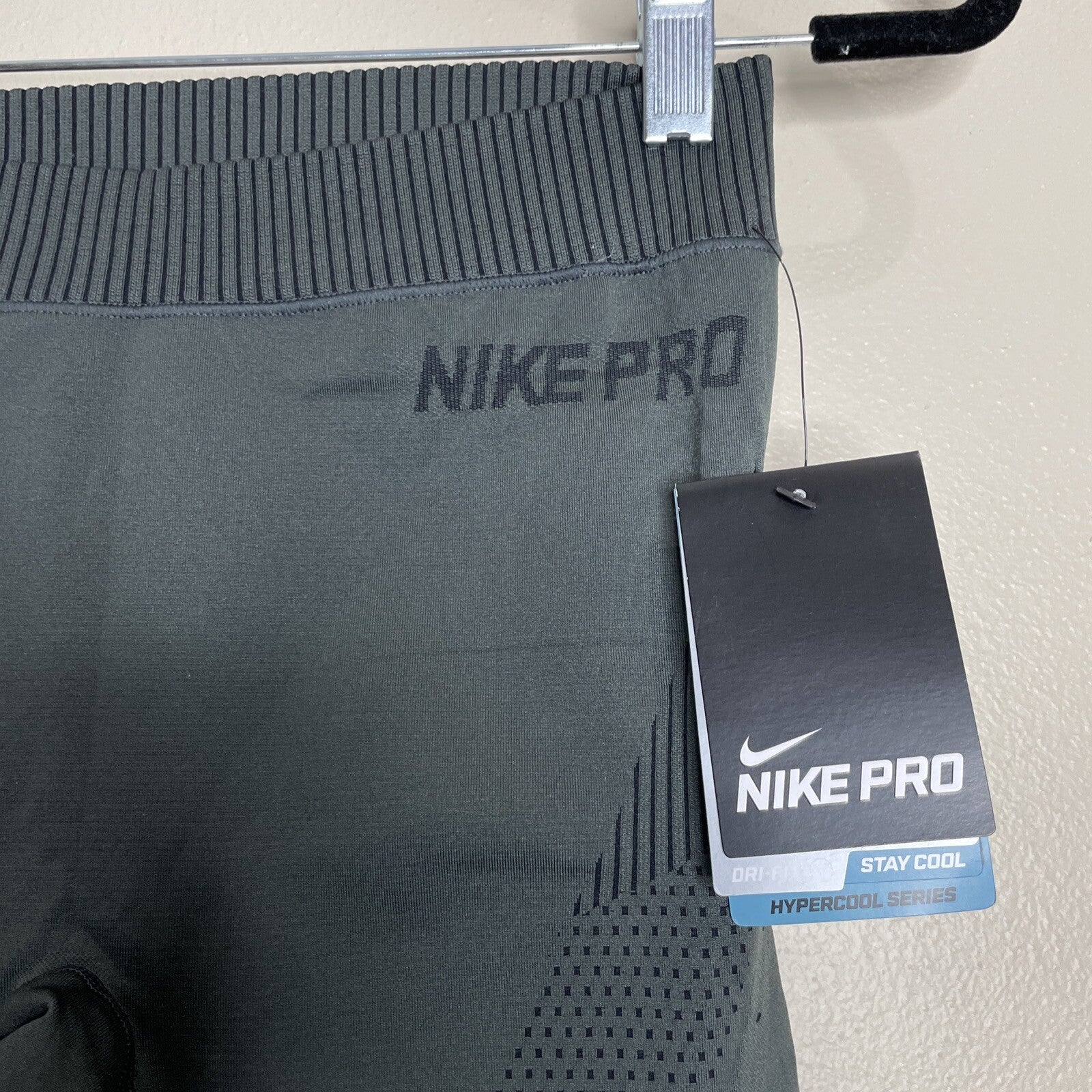 NIKE PRO Dri-Fit Hypercool Women’s Army Green Capri Legging Size Small4